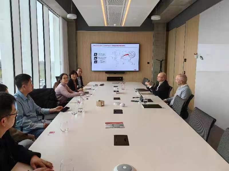 中国工程机械工业协会工业车辆分会张洁秘书长一行赴德观展 LogiMAT 2024，并到访 TVH 集团参观互换